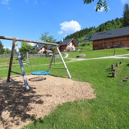 Huttendorf Dachsteinblick - Ski In Ski Out Chalet